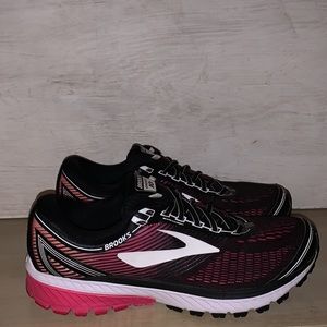 Women’s Brooks Shoes Sz 12